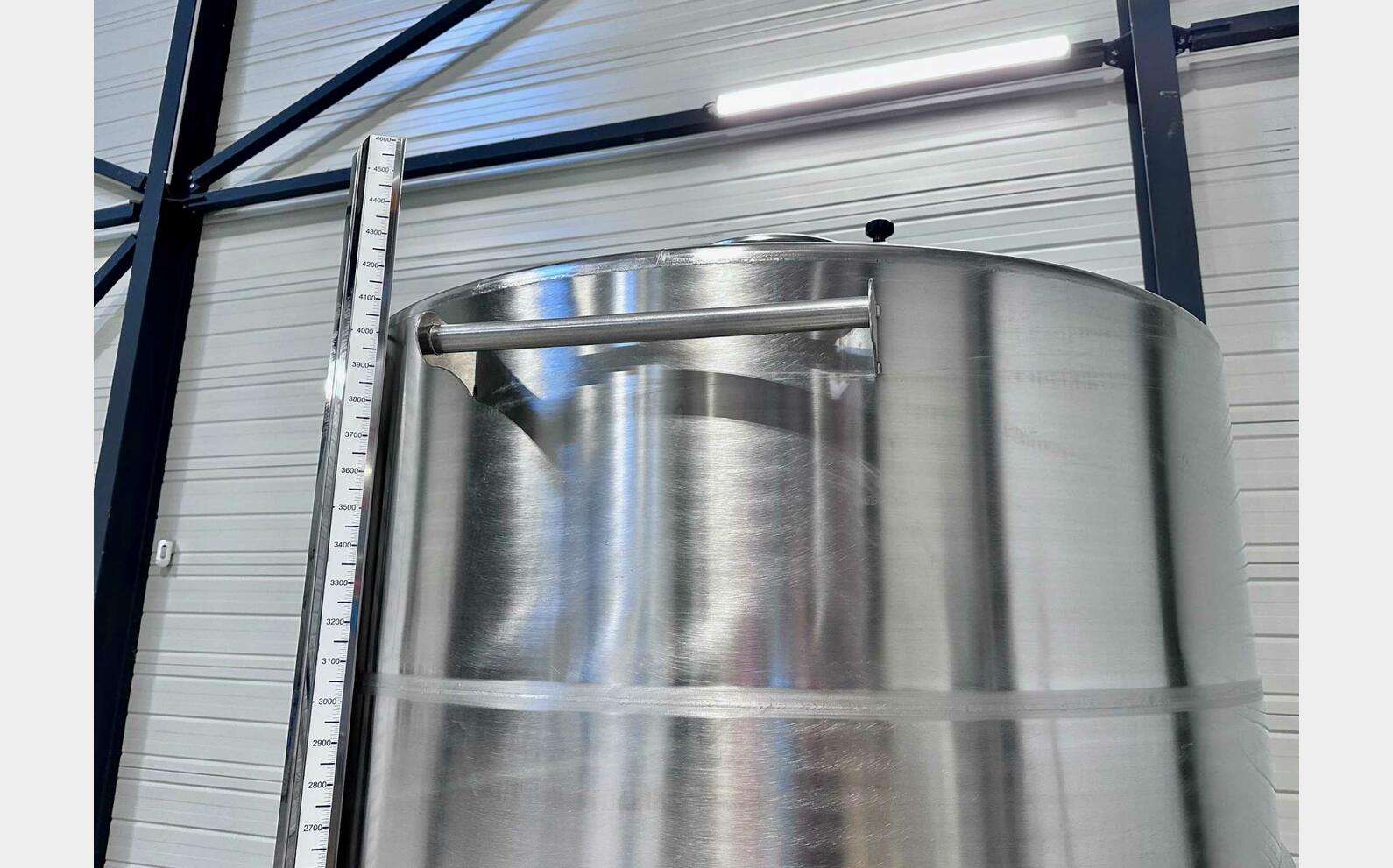 Cuve inox 304 thermor&eacute;gul&eacute;e sur pieds 42 HL (4 200 litres) ARSILAC