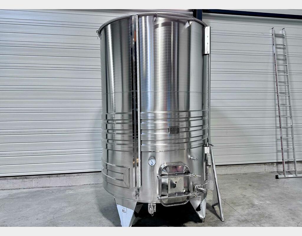 Cuve inox 304 thermor&eacute;gul&eacute;e sur pieds 61.6 HL (6 164 litres) ARSILAC
