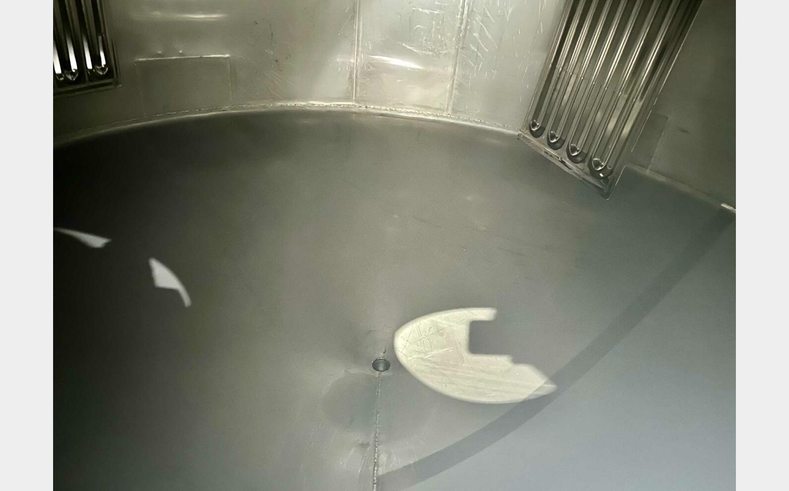 304 ss tank - Conical bottom 105 HL (10,500 litres)
