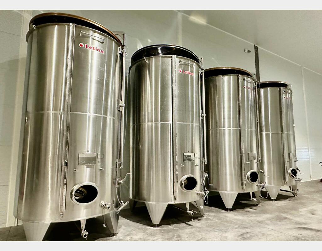 304 stainless steel tank with conical bottom on feet - Floating top