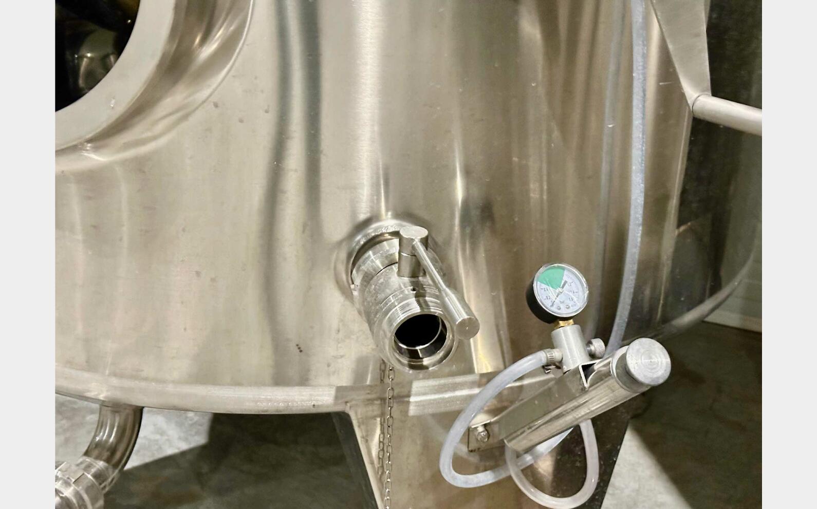 Cuve inox 304 - Chapeau flottant 50 HL (5 000 litres) LETINA