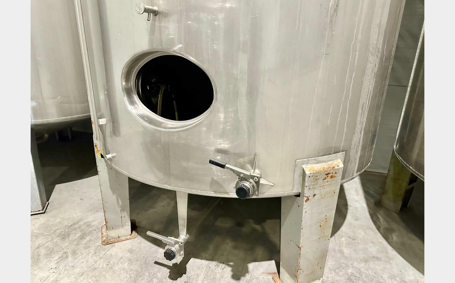 Cuve inox 304 - Fond conique 105 HL (10 500 litres)