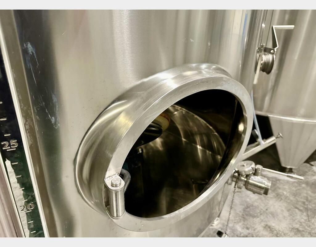 304 stainless steel tank with conical bottom on feet - Floating top