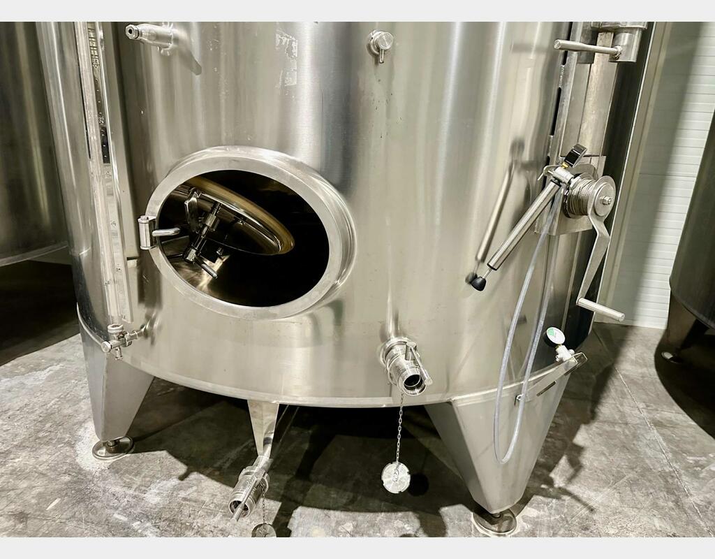 304 stainless steel tank with conical bottom on feet - Floating top