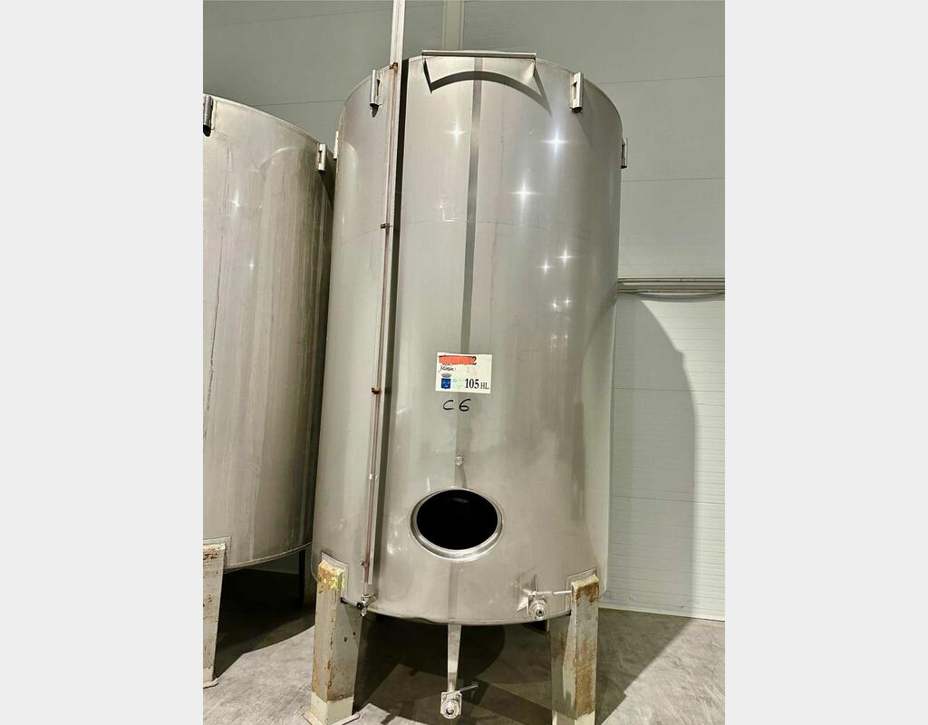 304 stainless steel tank - Conical base on feet