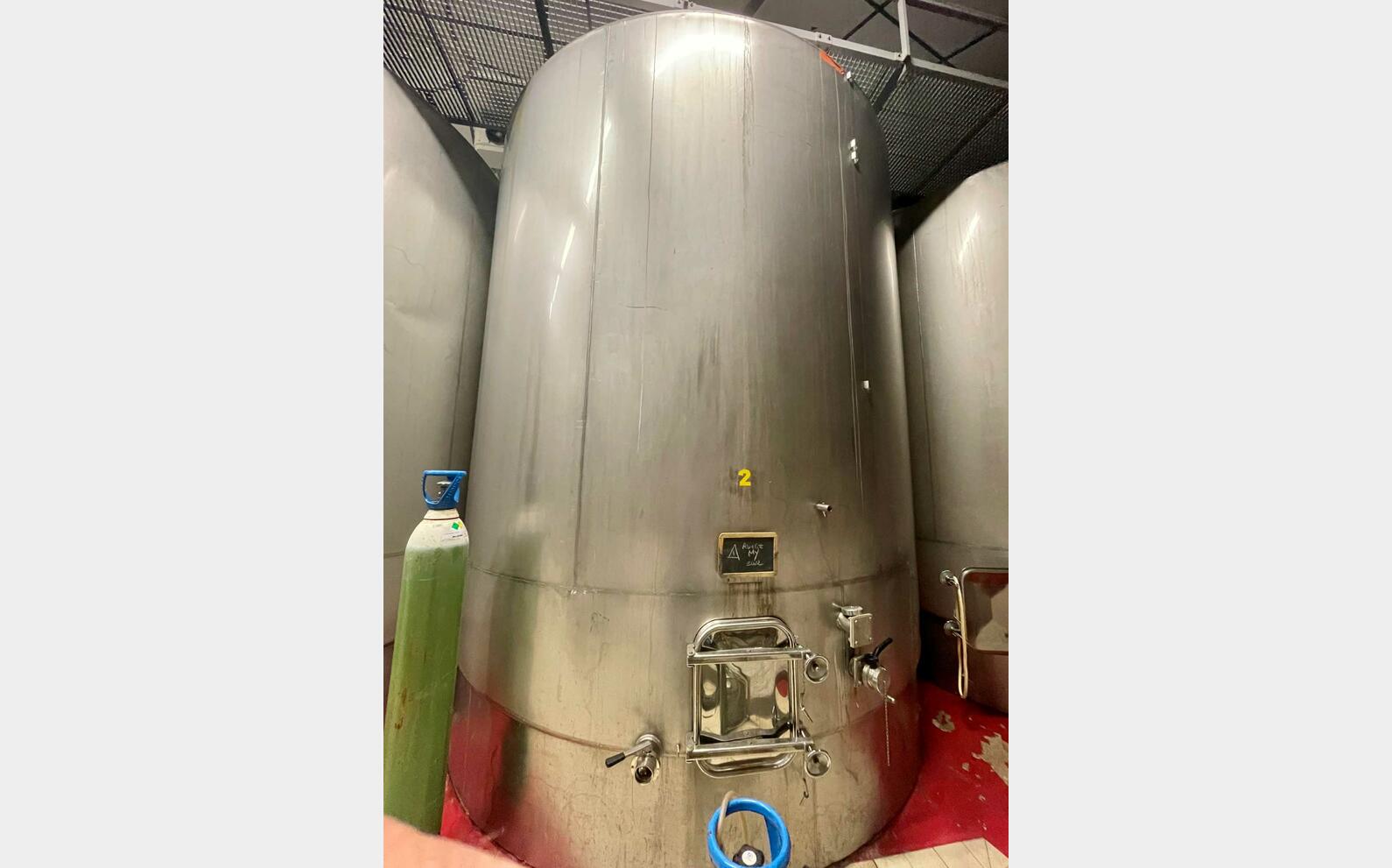 Stainless steel tank - Skirted 347 HL (34 700 litres)