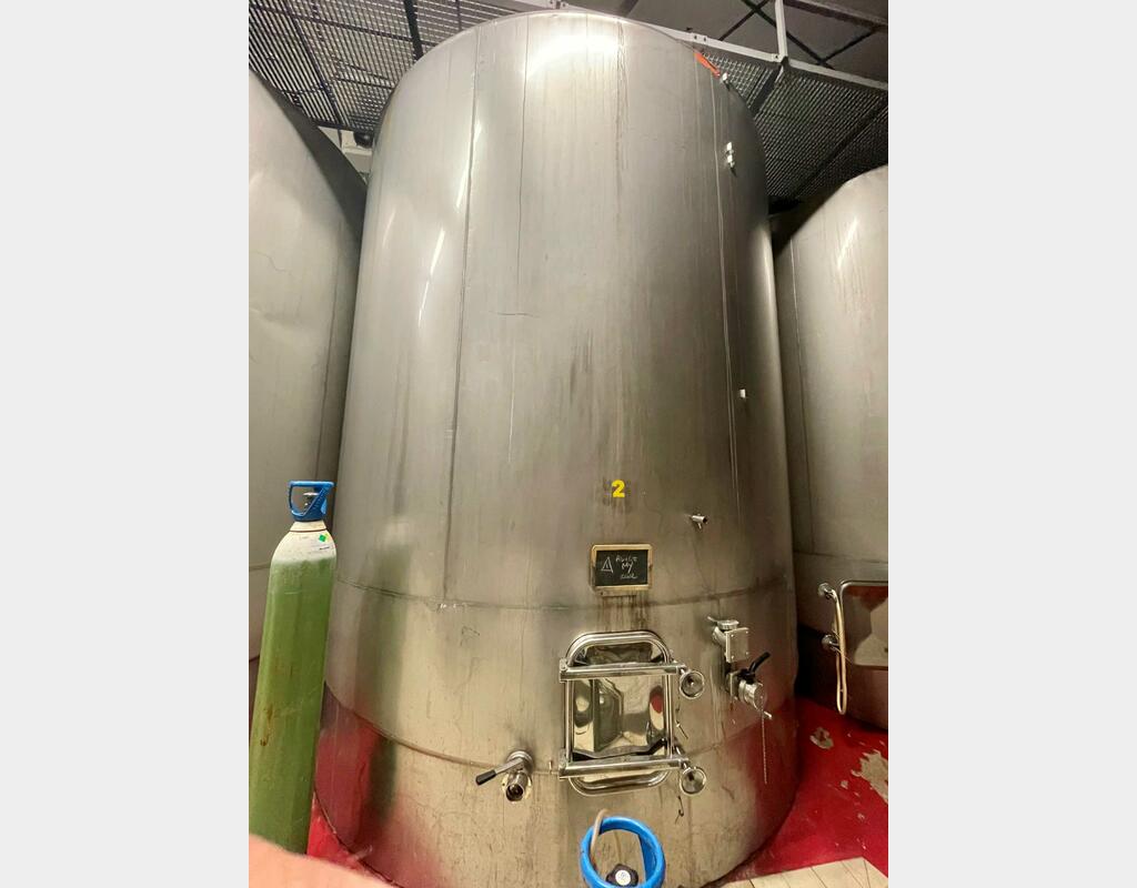 Stainless steel tank - Skirted 347 HL (34 700 litres)