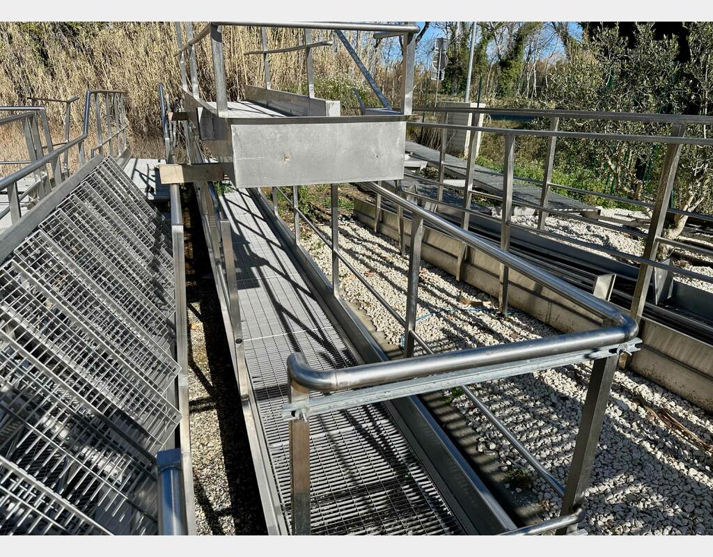 Stainless steel gangway - Stainless steel grating