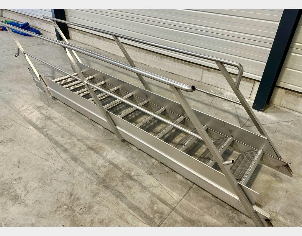 Stainless steel staircase - 11 steps