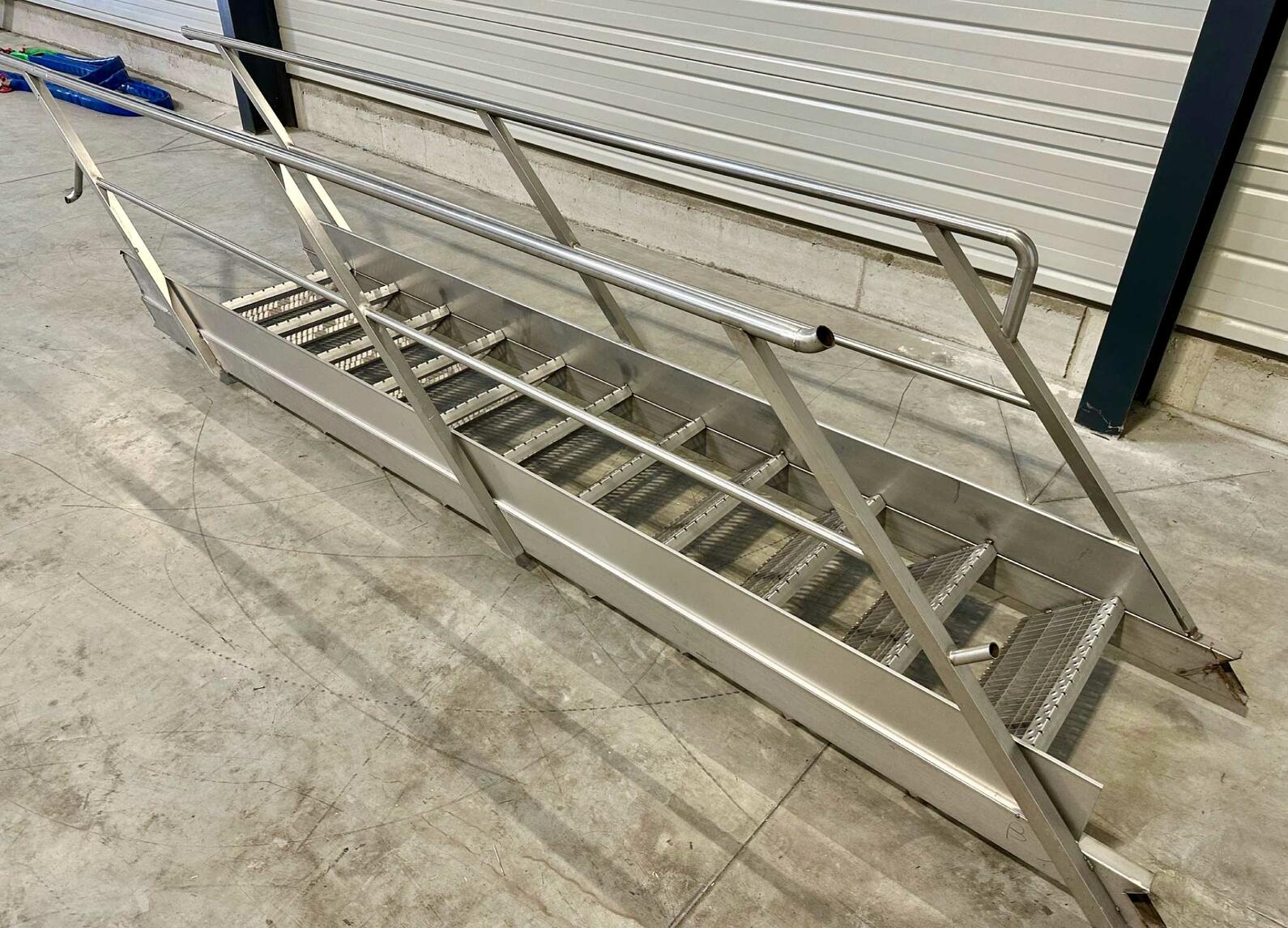 Stainless steel staircase - 11 steps