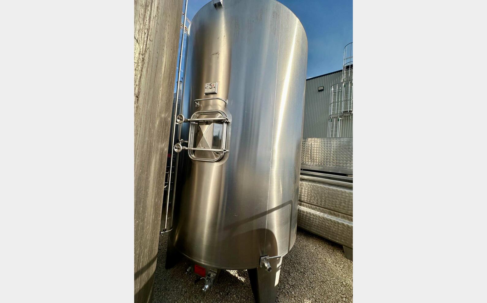Ss tank - On legs 120 HL (12,000 liters) RURALINOX