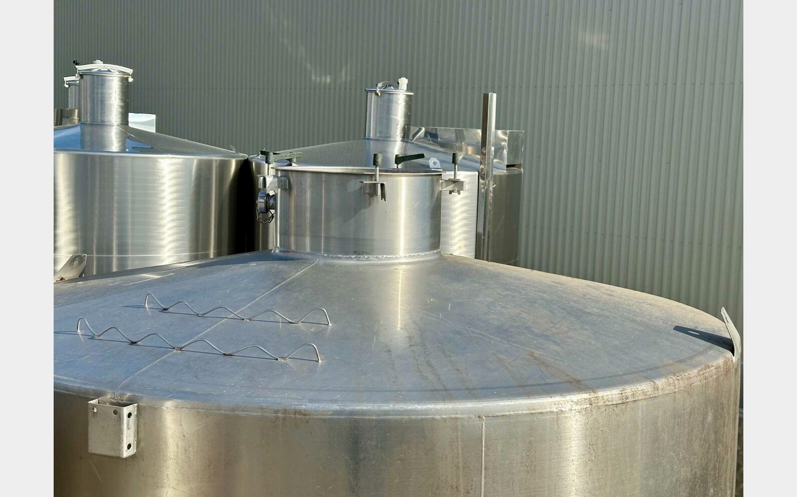 Ss tank - On legs 120 HL (12,000 liters) RURALINOX