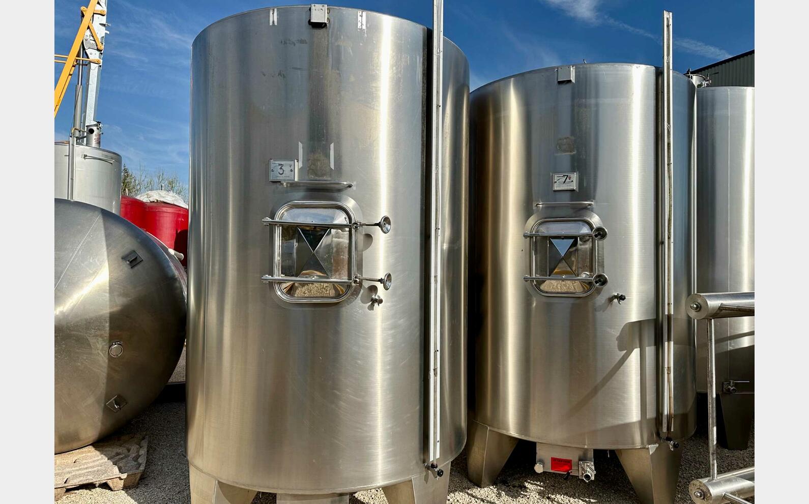 Ss tank - On legs 90 HL (9,000 litres) RURALINOX