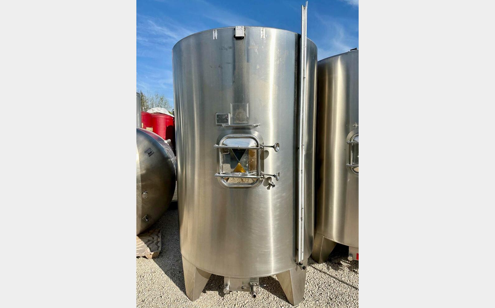 Ss tank - On legs 90 HL (9,000 litres) RURALINOX