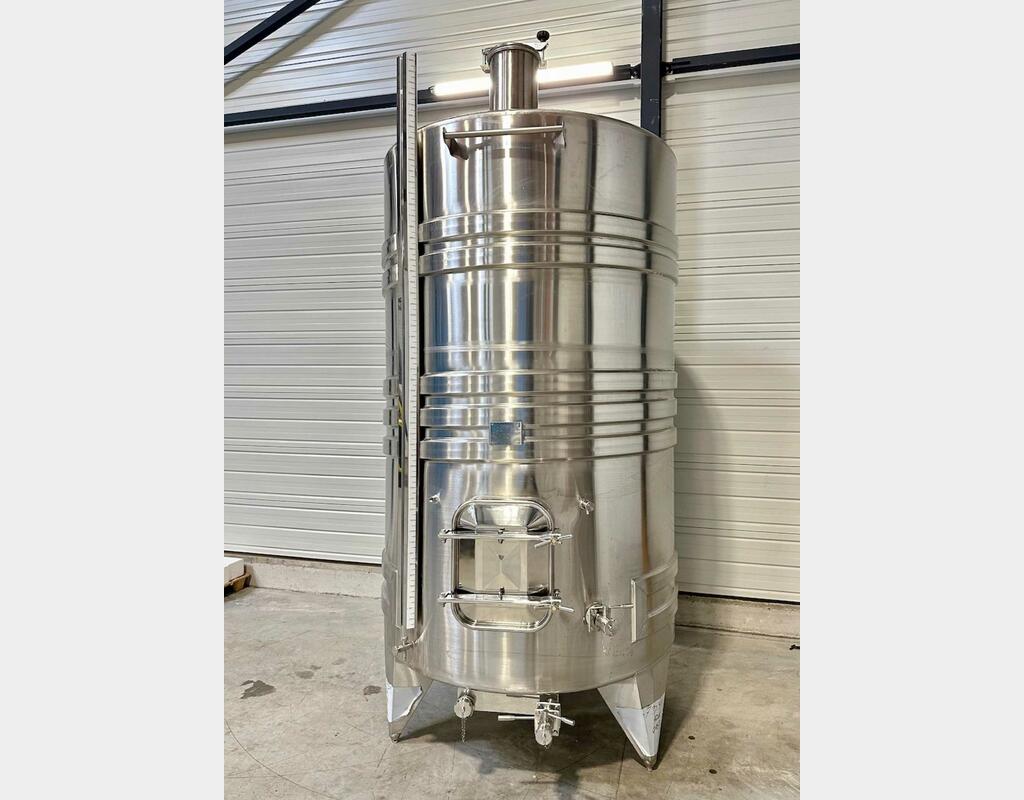 316L stainless steel tank - Coil circuit - Flat sloping bottom - Closed