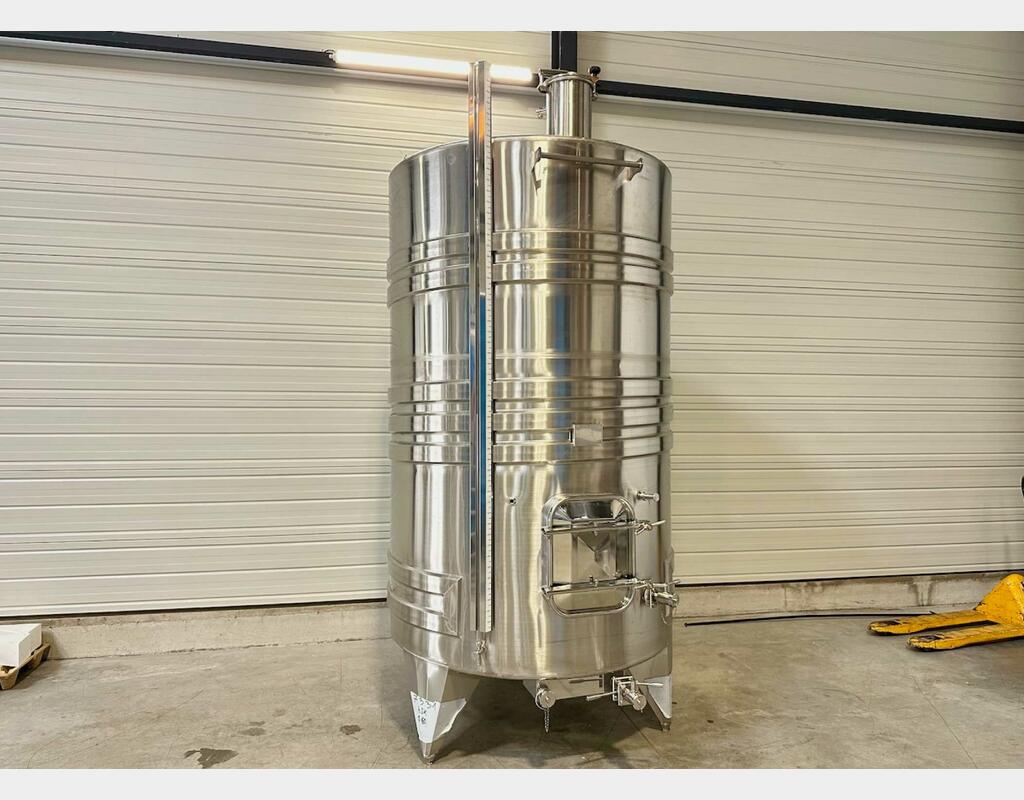 316L stainless steel tank - Coil circuit - Flat sloping bottom - Closed