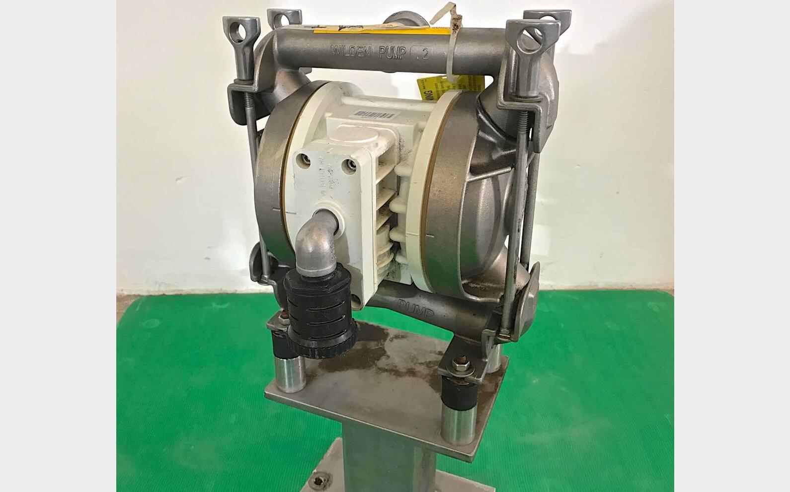 Pompe inox 316 &agrave; membrane 10,22 m3/h Type : P2 SANIFLO FDA