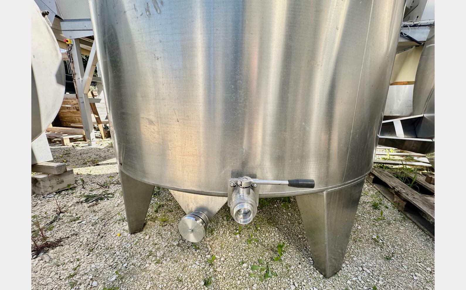 Cuve inox 304L - Fond conique 64 HL (6 400 litres) LEJEUNE