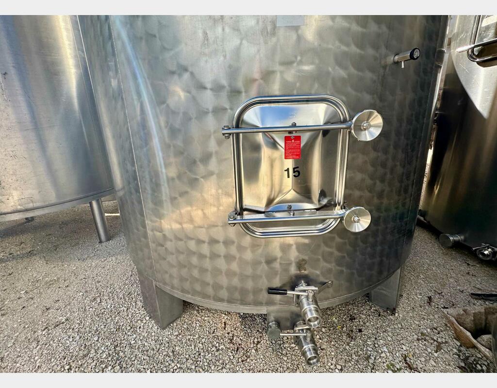 Vertical cylindrical 304L stainless steel tank - Conical bottom on feet