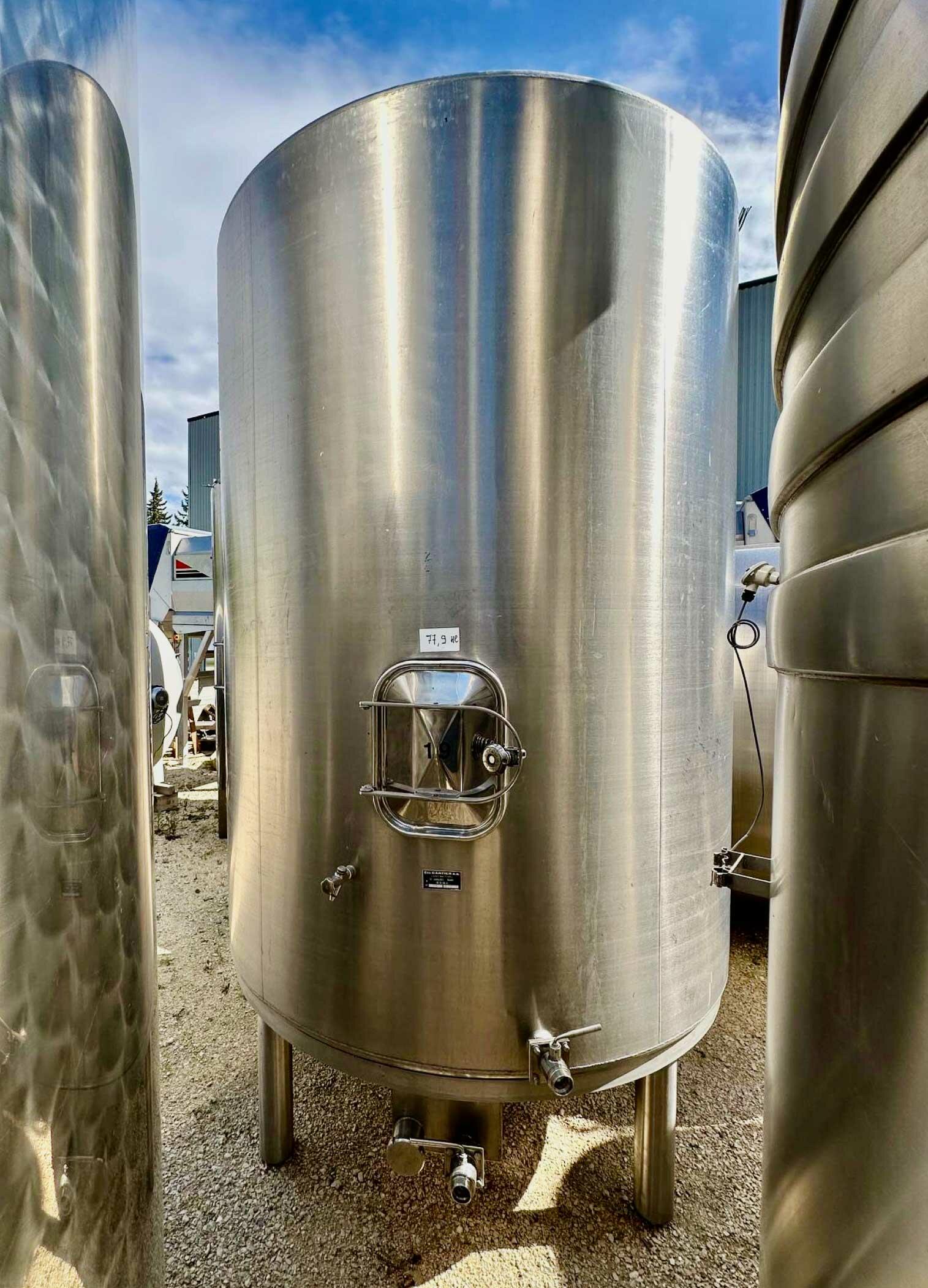 304L vertical cylindrical stainless steel tank - Conical bottom on feet