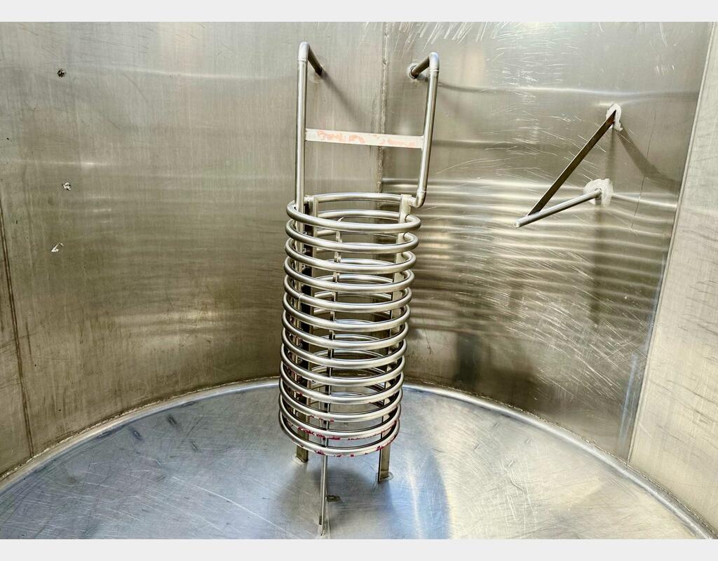 304L vertical cylindrical stainless steel tank - Conical bottom on feet