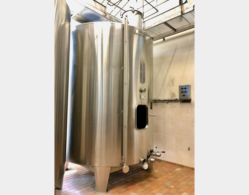 Closed 304 ss tank 156 HL (15 600 litres) VAUTIER