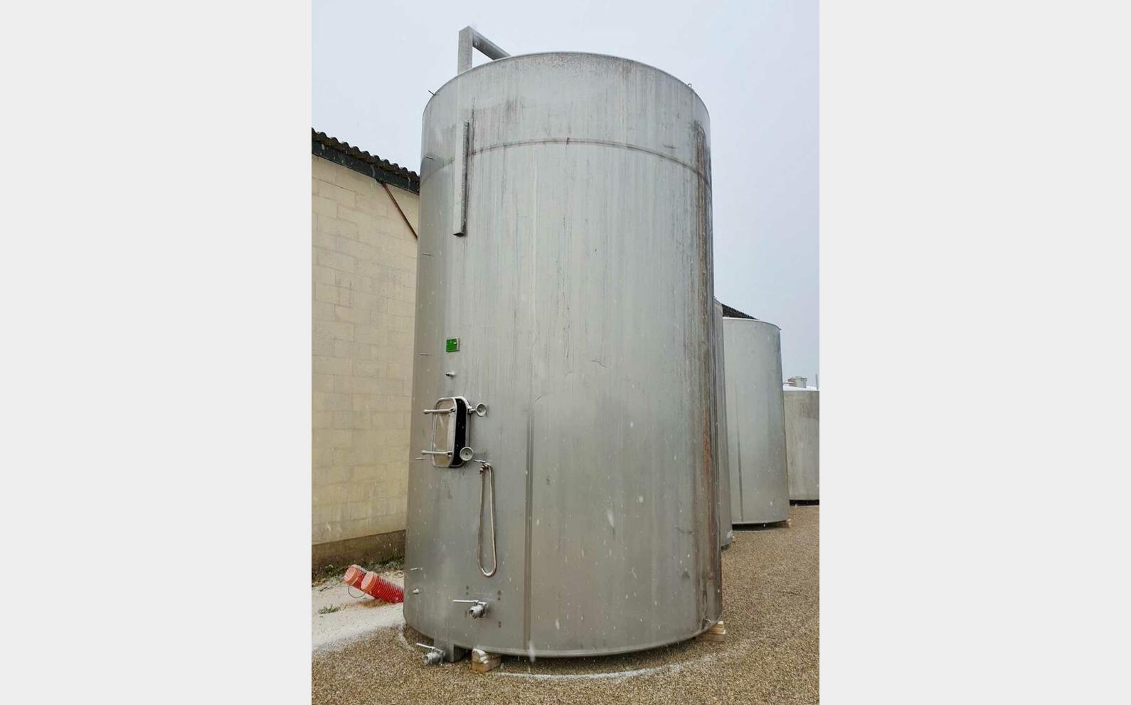 Flat-bottomed stainless steel tank - Storage