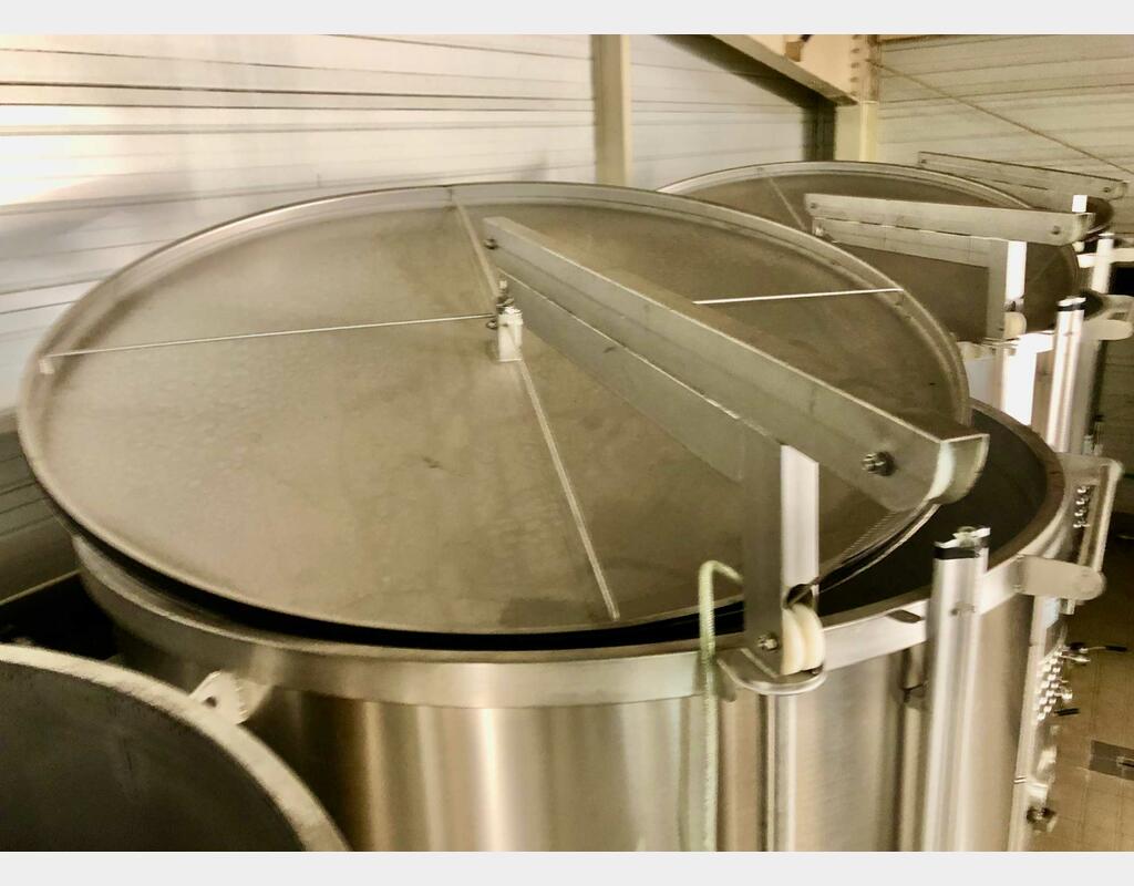 Stainless steel tank