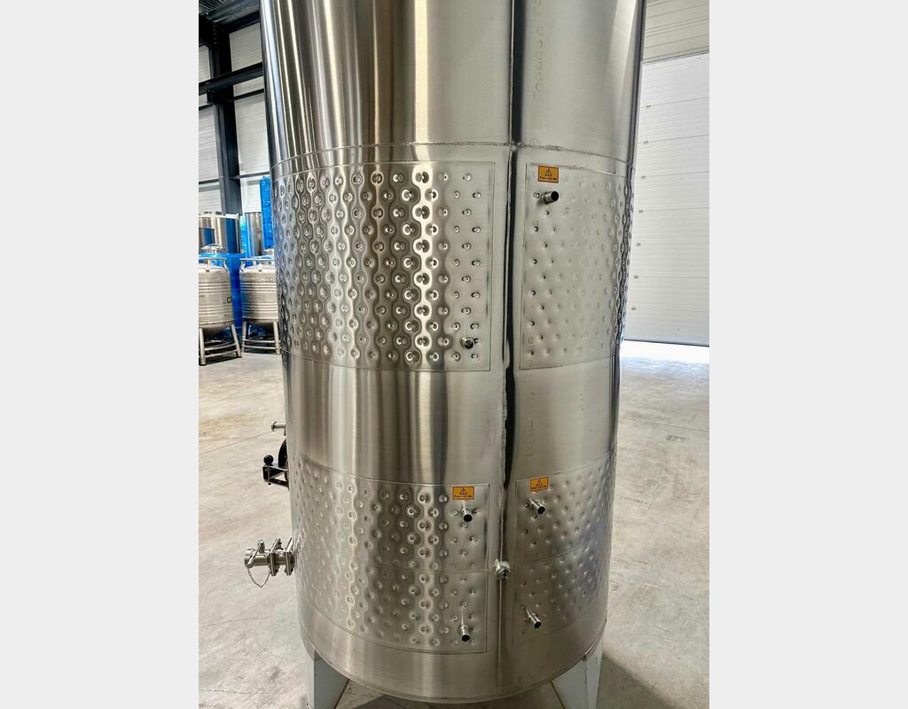 316L stainless steel tank - Honeycomb circuit - Curved bottom on closed feet