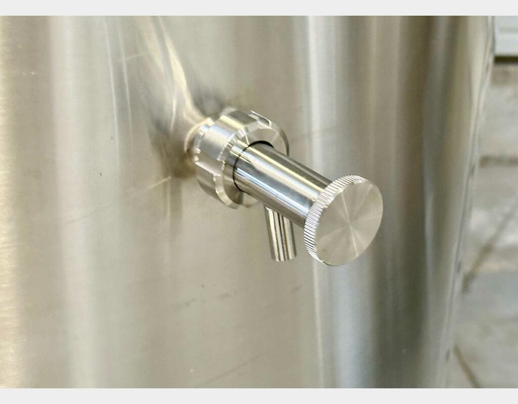 316L stainless steel tank - Honeycomb circuit - Curved bottom on closed feet