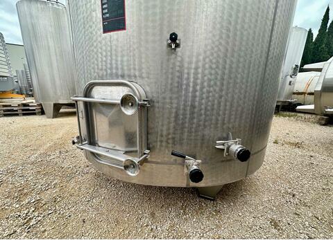 Closed stainless steel tank on feet - Flat sloping bottom