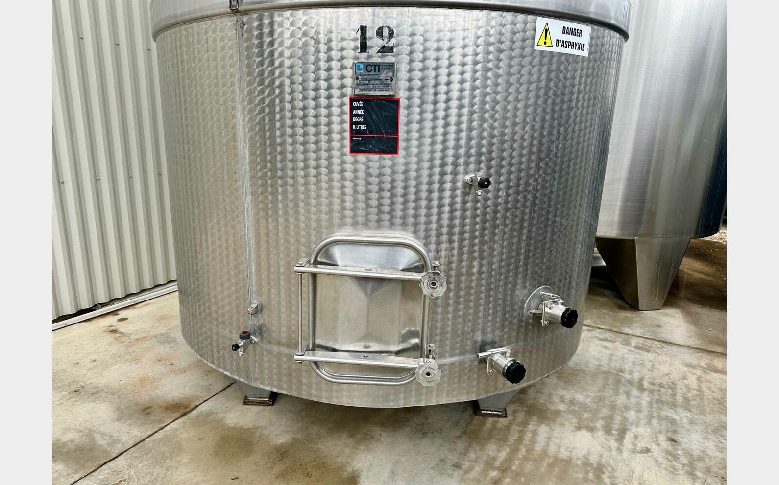 Stainless steel tank - On feet 110 HL (11,000 litres) CTI