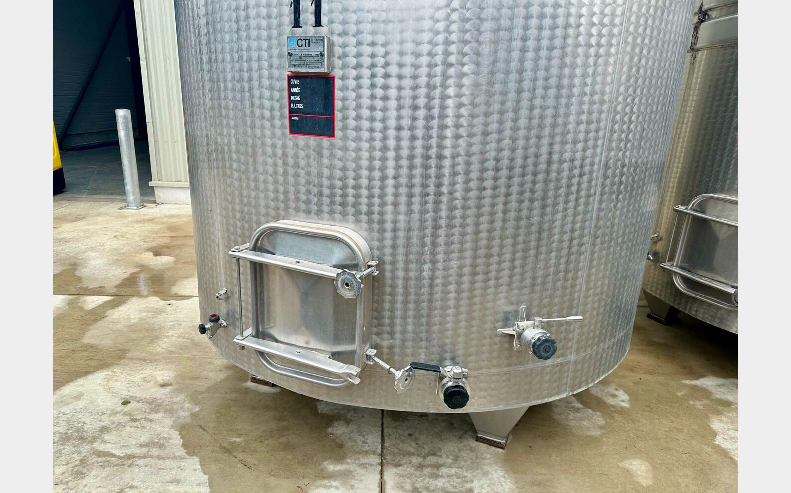 Stainless steel tank - On feet 110 HL (11,000 litres) CTI