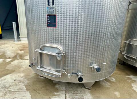 Closed stainless steel tank on feet - Flat sloping bottom