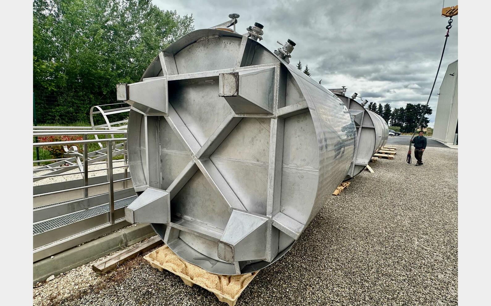 Stainless steel tank - On feet 110 HL (11,000 litres) CTI