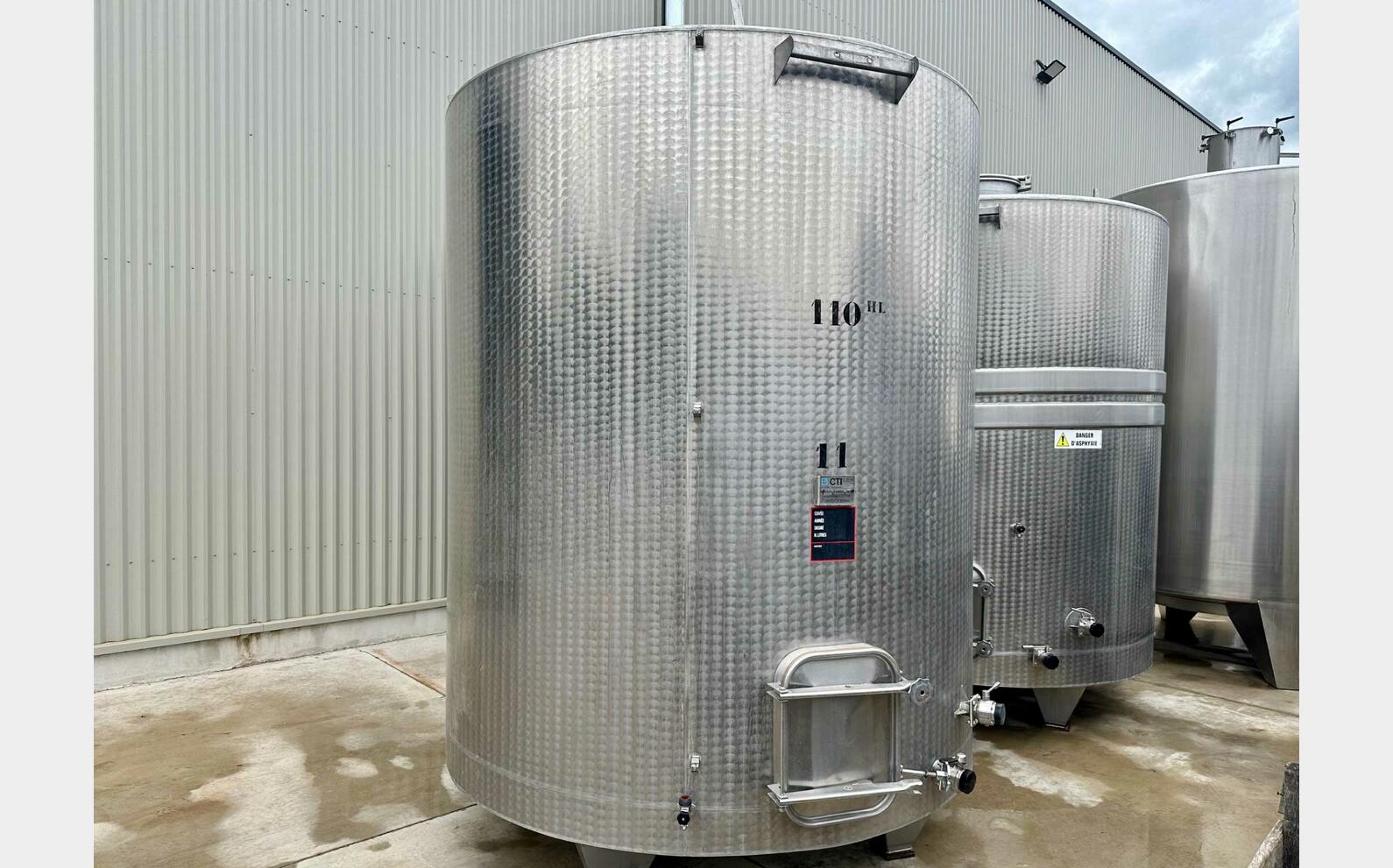 Stainless steel tank - On feet 110 HL (11,000 litres) CTI