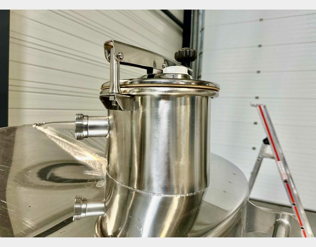 316L stainless steel tank - Honeycomb circuit - Curved bottom on closed feet