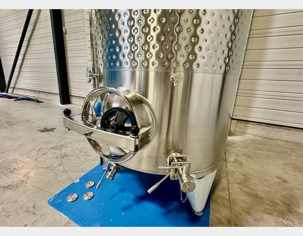 316L stainless steel tank - Honeycomb circuit - Curved bottom on closed feet