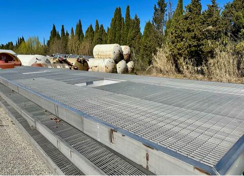 Stainless steel platform Width : 2400 mm