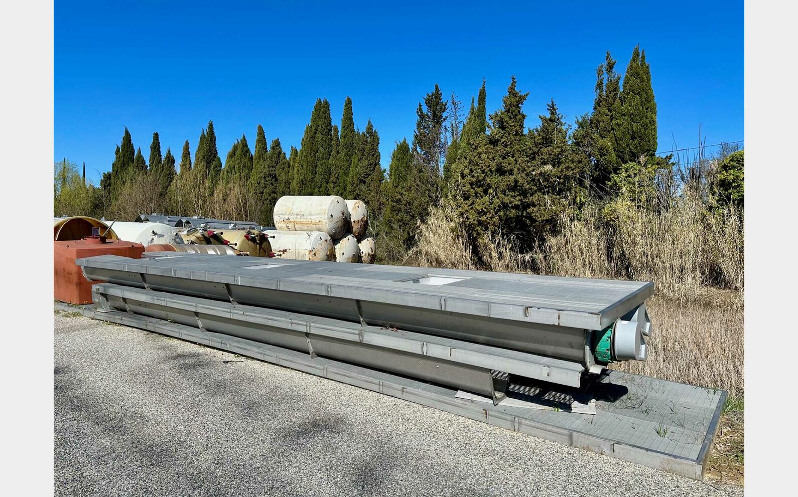 Stainless steel platform Width : 2400 mm