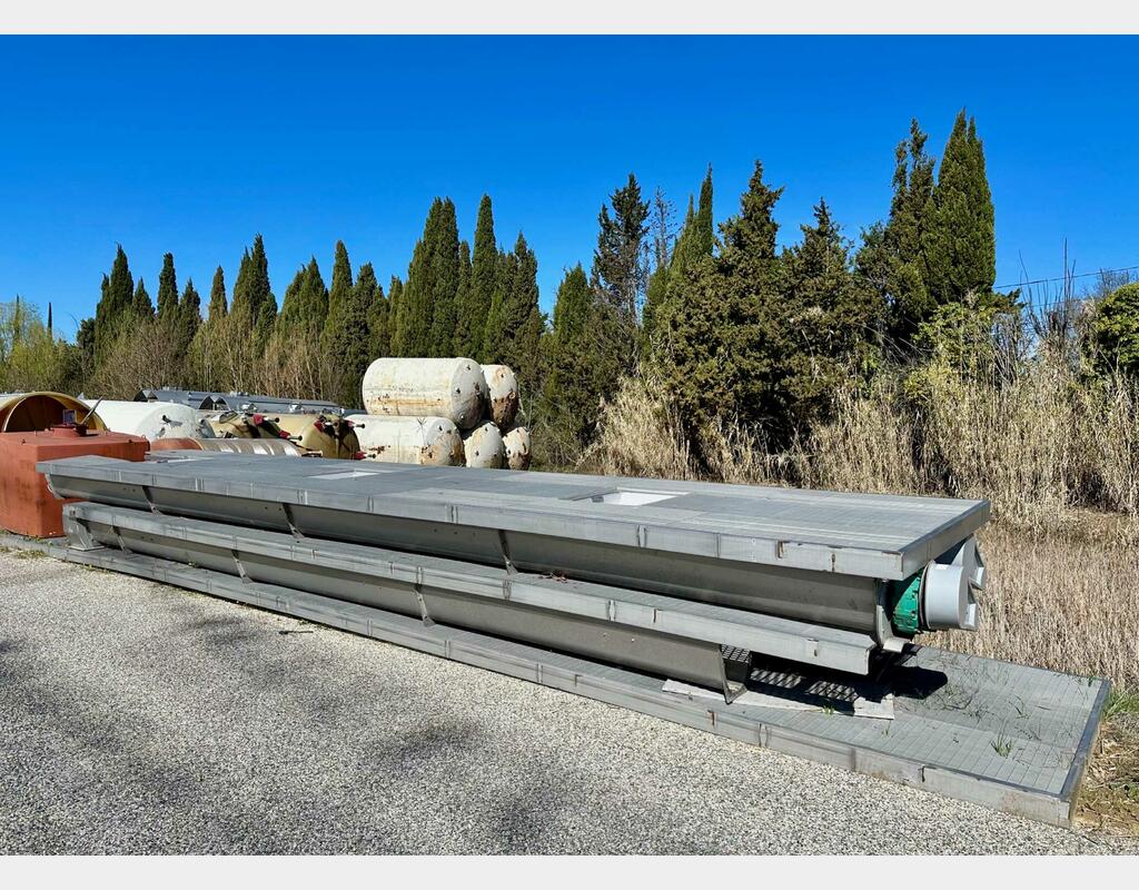 Stainless steel platform Width : 2400 mm