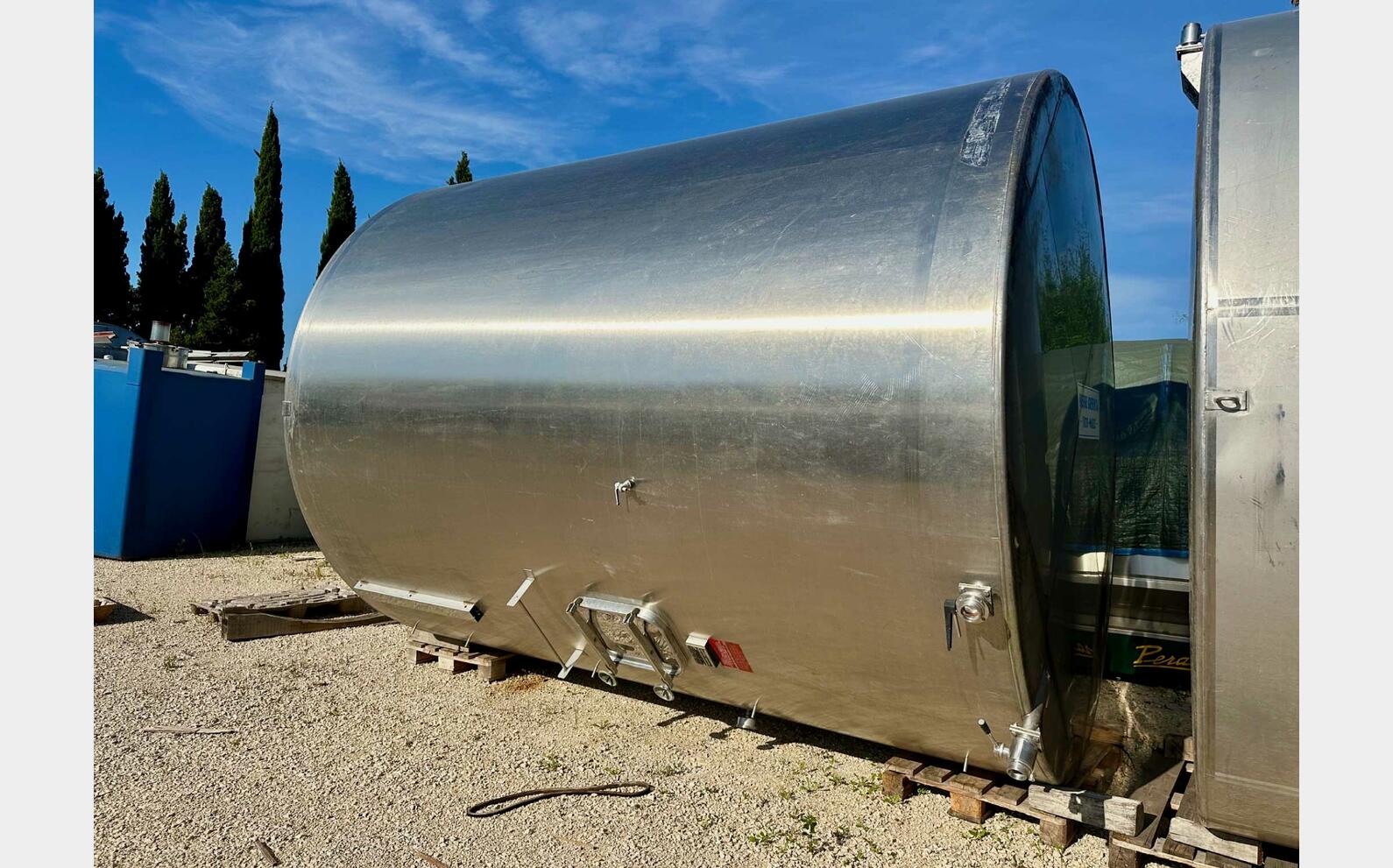 Cuve inox 304 - Fond plat inclin&eacute; 300 HL (30 000 litres) PIERRE GUERIN