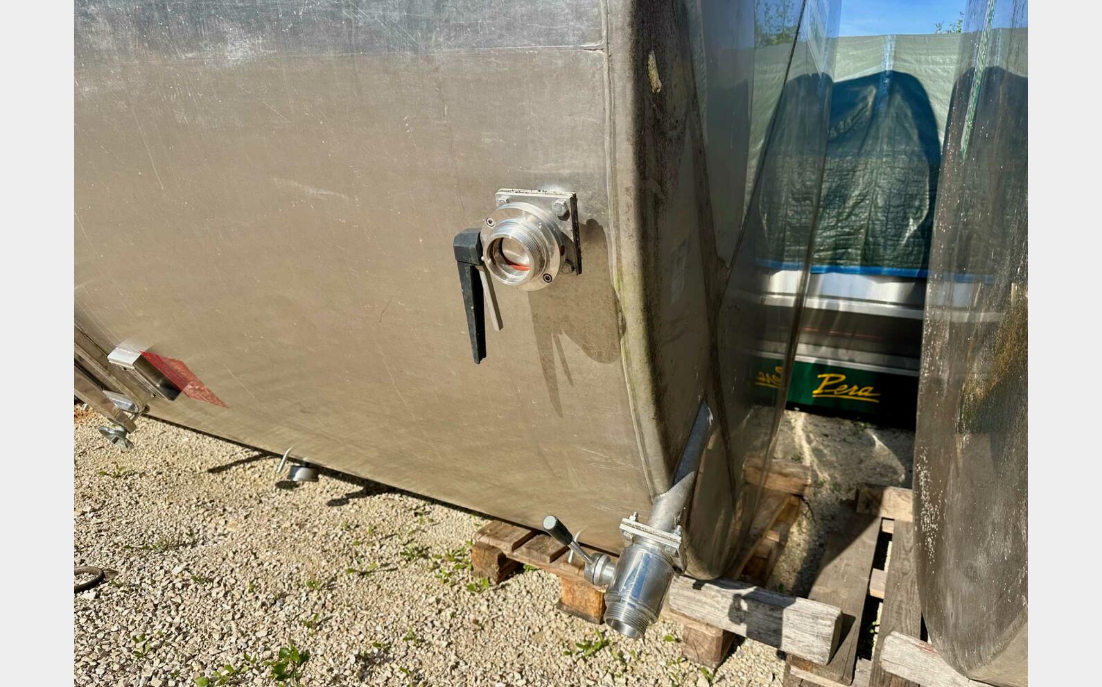 Cuve inox 304 - Fond plat inclin&eacute; 300 HL (30 000 litres) PIERRE GUERIN