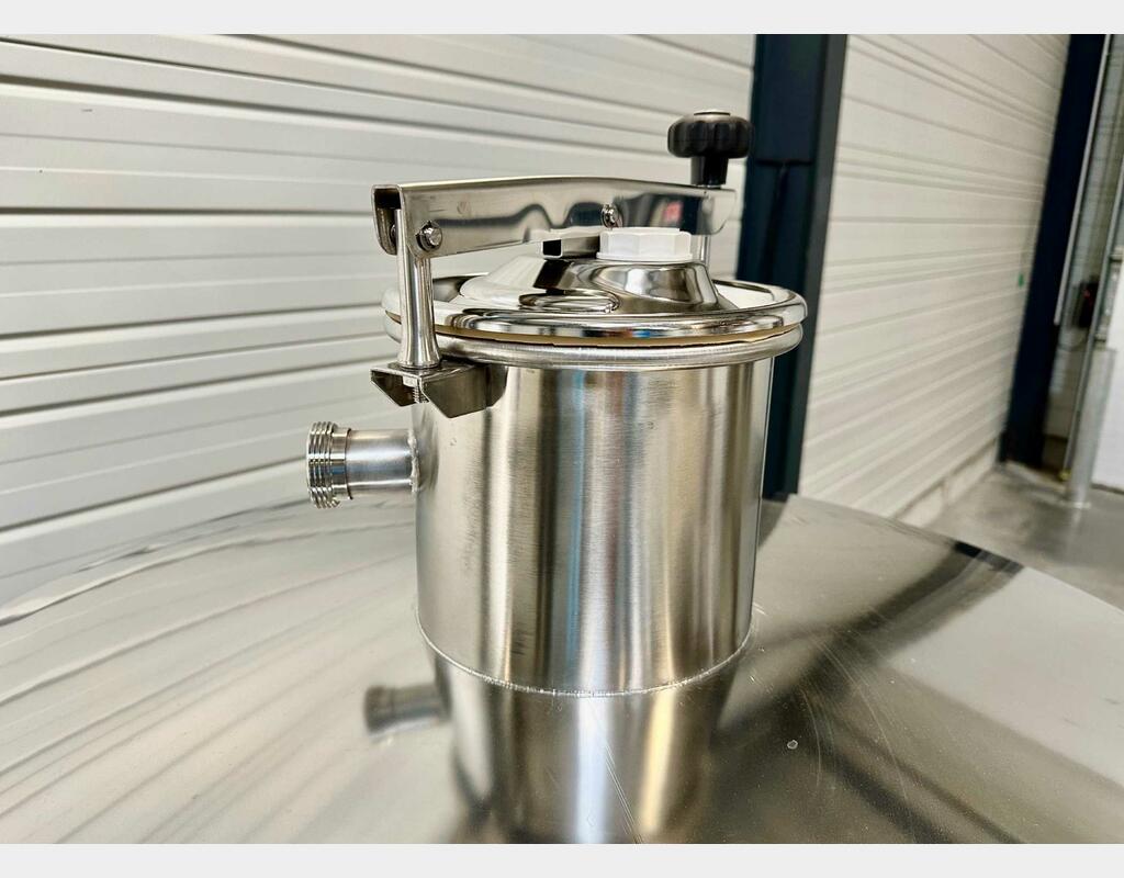 Cuve inox 316L - Circuit nid d'abeilles - Fond bombé sur pieds fermée