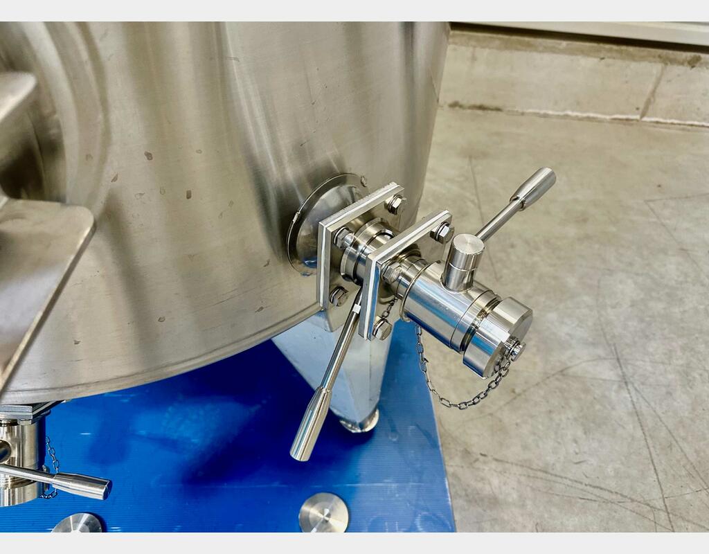Cuve inox 316L - Circuit nid d'abeilles - Fond bombé sur pieds fermée