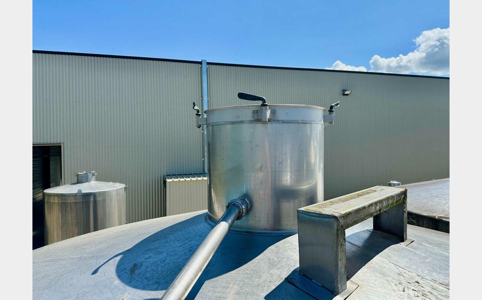 Cuve inox 304 - Sur pieds 255 HL (25 500 litres) LAGOUARDE