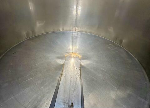 304 ss tank - On feet 255 HL (25,500 litres) LAGOUARDE