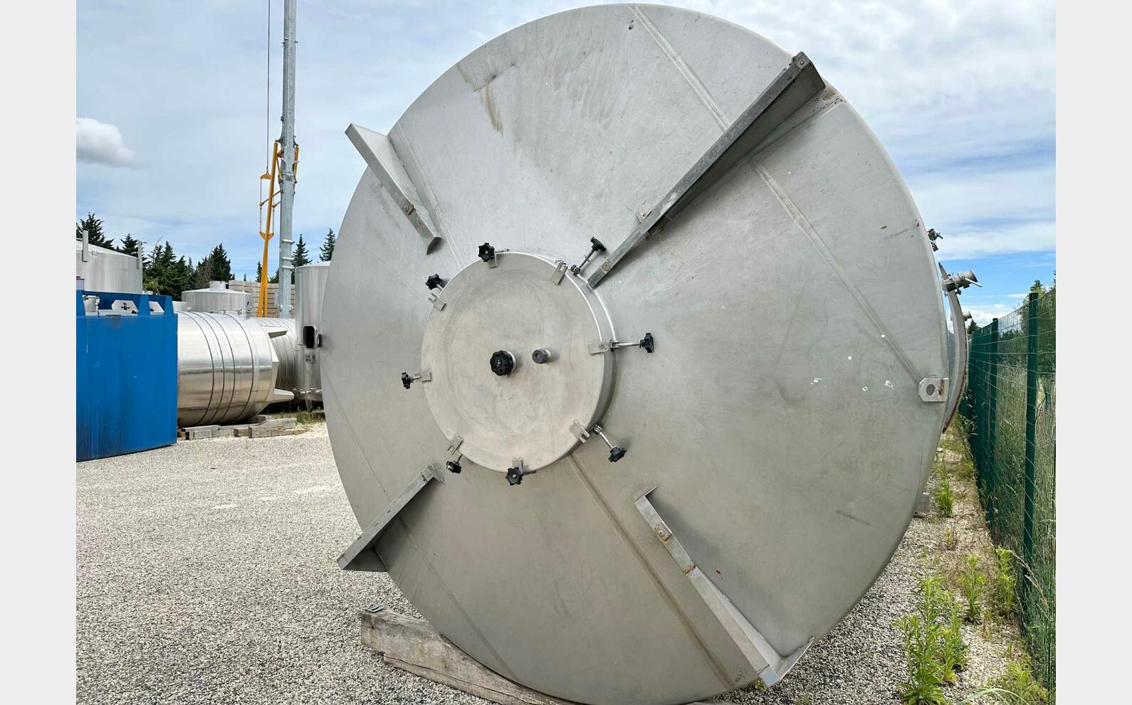 304 ss tank - Closed 323 HL (32,300 litres)