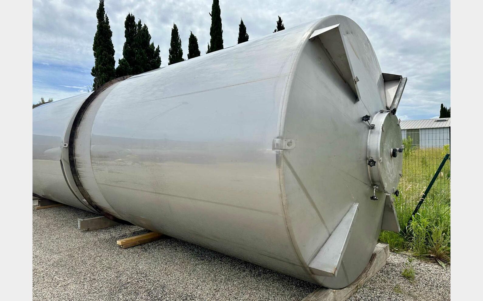 304 ss tank - Closed 323 HL (32,300 litres)