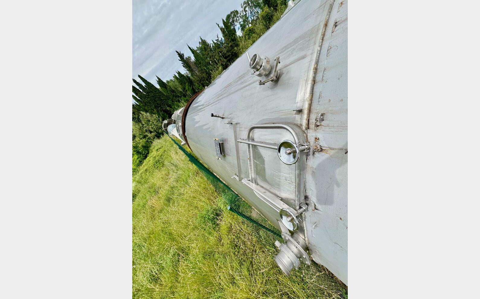 304 ss tank - Closed 323 HL (32,300 litres)